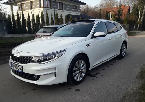 kia Kia Optima cena 55000 przebieg: 220000, rok produkcji 2017 z Sulejówek